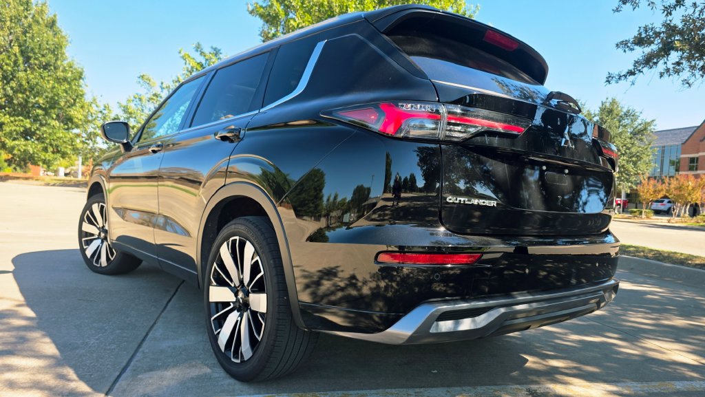 Used 2025 Mitsubishi Outlander AWD image 21