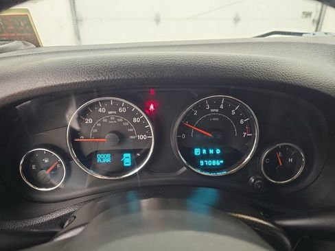 Used 2018 Jeep Wrangler Unlimited Sahara w/ Connectivity Group AWD/4WD image 26