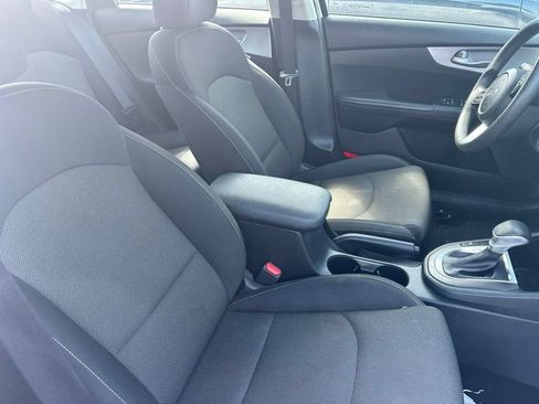 Used 2023 Kia Forte LXS FWD image 4