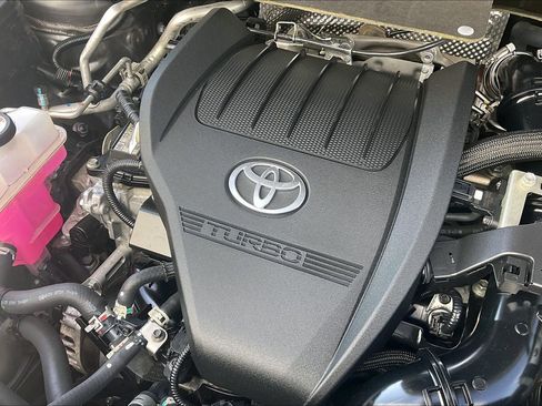 Used 2023 Toyota Highlander XLE image 37