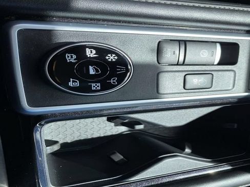 Used 2025 Nissan Pathfinder SV AWD/4WD image 14