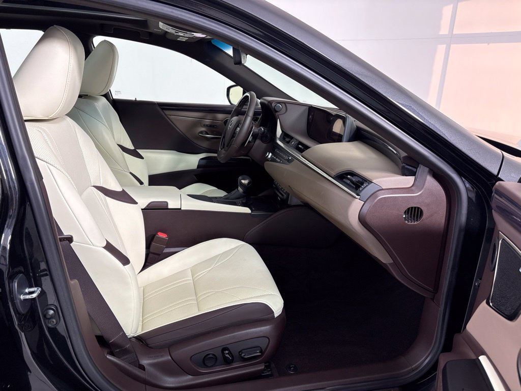 Used 2021 Lexus ES 350 Ultra Luxury w/ Accessory Package 2 FWD image 12