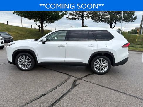 Used 2024 Toyota Grand Highlander AWD image 10