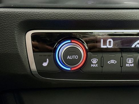 Certified 2025 Audi Q3 2.0T Premium w/ Convenience Package image 19