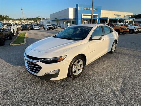 Used 2024 Chevrolet Malibu LT image 3