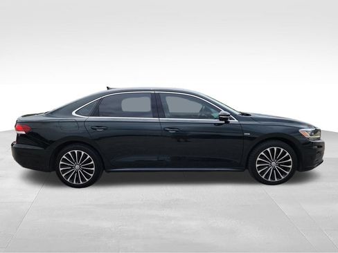 Used 2022 Volkswagen Passat 2.0T FWD image 9