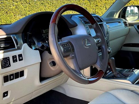 Used 2013 Lexus GX 460 image 17