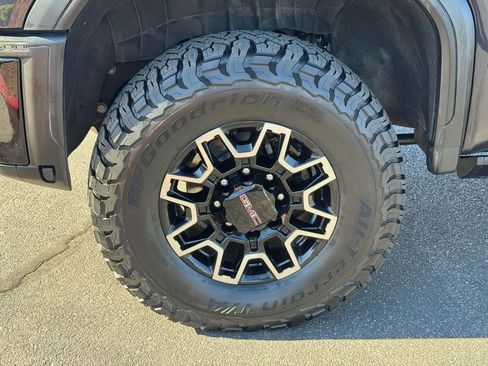 Used 2024 GMC Sierra 2500 AT4X AWD/4WD image 10