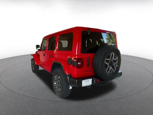 Used 2025 Jeep Wrangler Sahara image 11