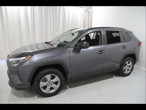 Used 2025 Toyota RAV4 LE AWD/4WD image 3