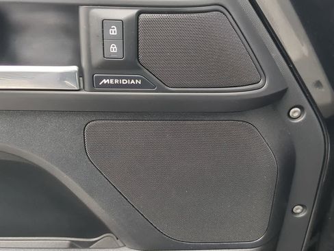 Used 2025 Land Rover Defender 110 S image 32