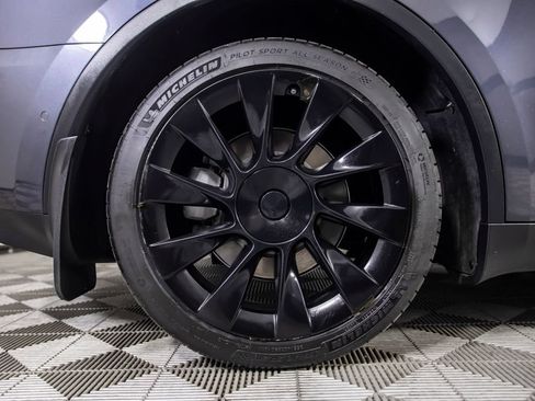 Used 2021 Tesla Model Y Long Range AWD/4WD image 32