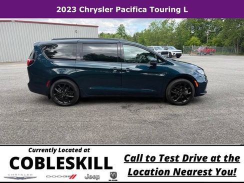 Used 2023 Chrysler Pacifica Touring-L w/ S Appearance Package AWD/4WD image 3