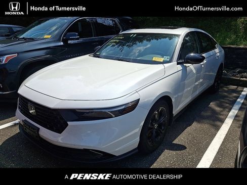 Certified 2025 Honda Accord SE image 1