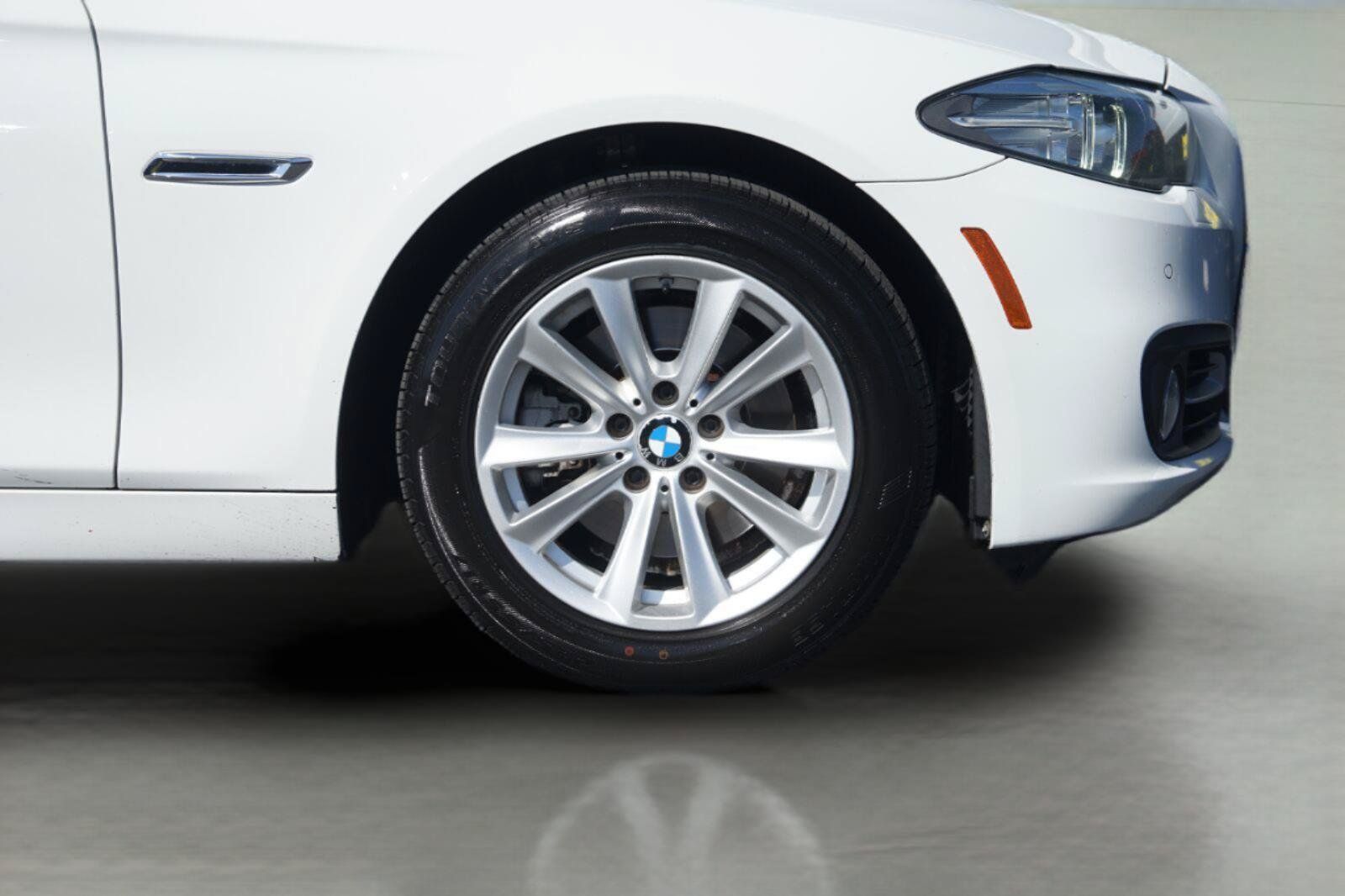 Used 2016 BMW 528i Sedan RWD image 4