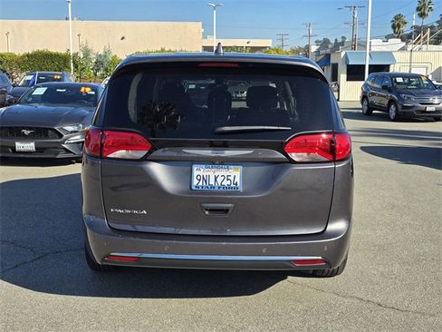 Used 2020 Chrysler Pacifica Touring image 5