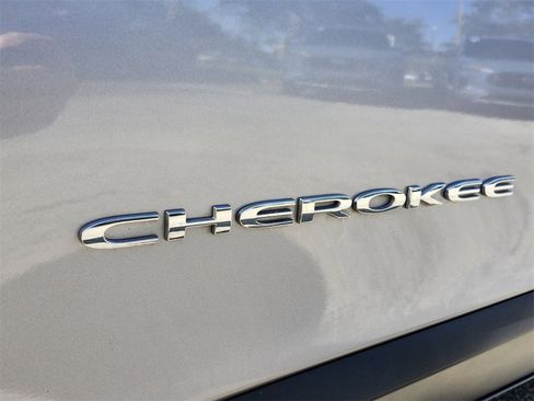 Used 2022 Jeep Cherokee Latitude Lux image 18