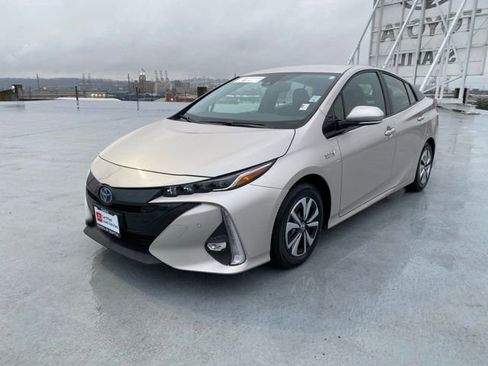 Certified 2017 Toyota Prius Prime Advanced image 5