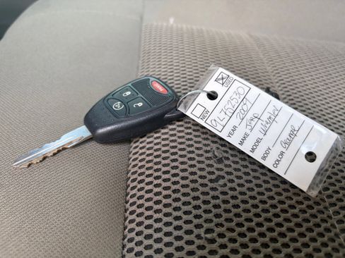 Used 2009 Jeep Wrangler Unlimited Rubicon w/ Dual Top Group image 30