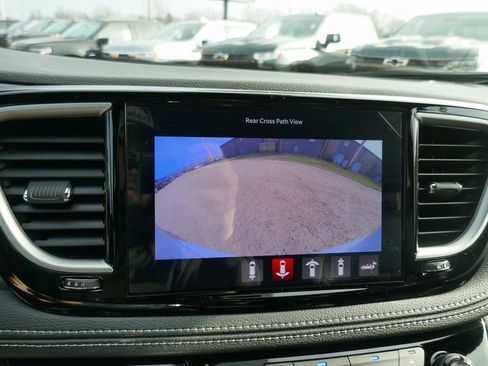 New 2026 Chrysler Pacifica Select image 22