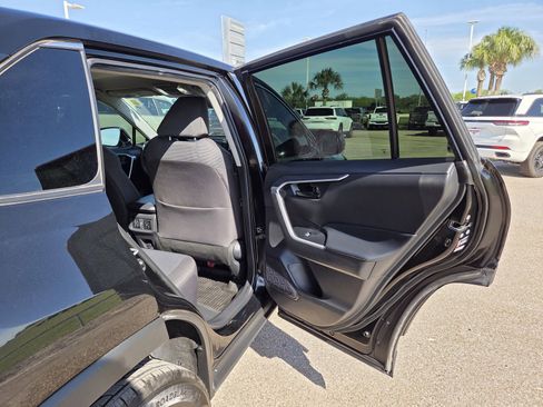 Used 2022 Toyota RAV4 LE FWD image 14