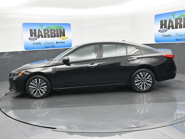Used 2025 Nissan Altima 2.5 SV FWD image 2
