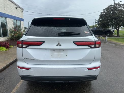 Used 2023 Mitsubishi Outlander ES AWD/4WD image 5