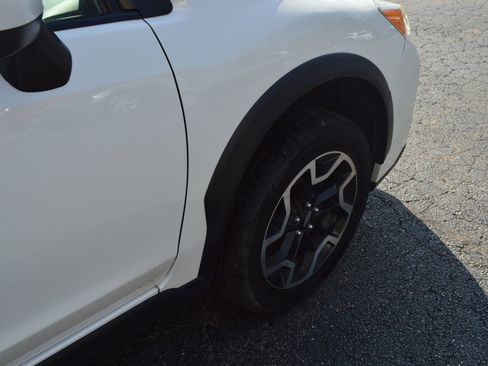 Used 2017 Subaru Crosstrek 2.0i Premium AWD/4WD image 12