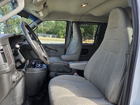 Used 2020 Chevrolet Express 3500 LS RWD image 11