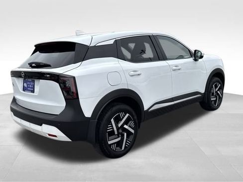 Used 2025 Nissan Kicks SV w/ Illumination Package image 5