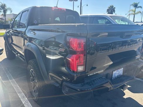 Used 2025 Chevrolet Colorado ZR2 w/ Technology Package AWD/4WD image 3