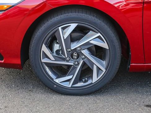 New 2025 Hyundai Elantra Limited FWD image 12