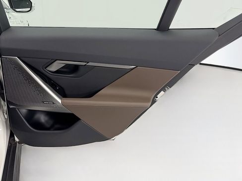 Certified 2026 BMW i5 eDrive40 w/ Premium Package RWD image 26