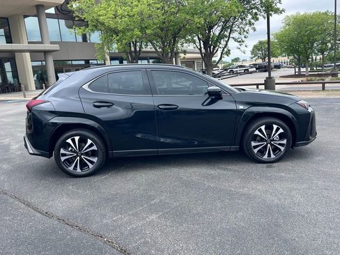 New 2026 Lexus UX 300h FWD image 2