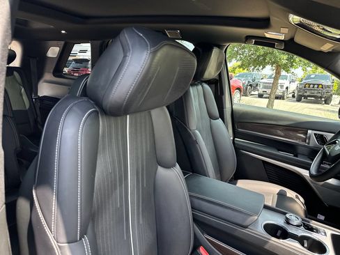 Used 2026 Cadillac Vistiq Sport w/ LPO, Floor Liner Package AWD/4WD image 39