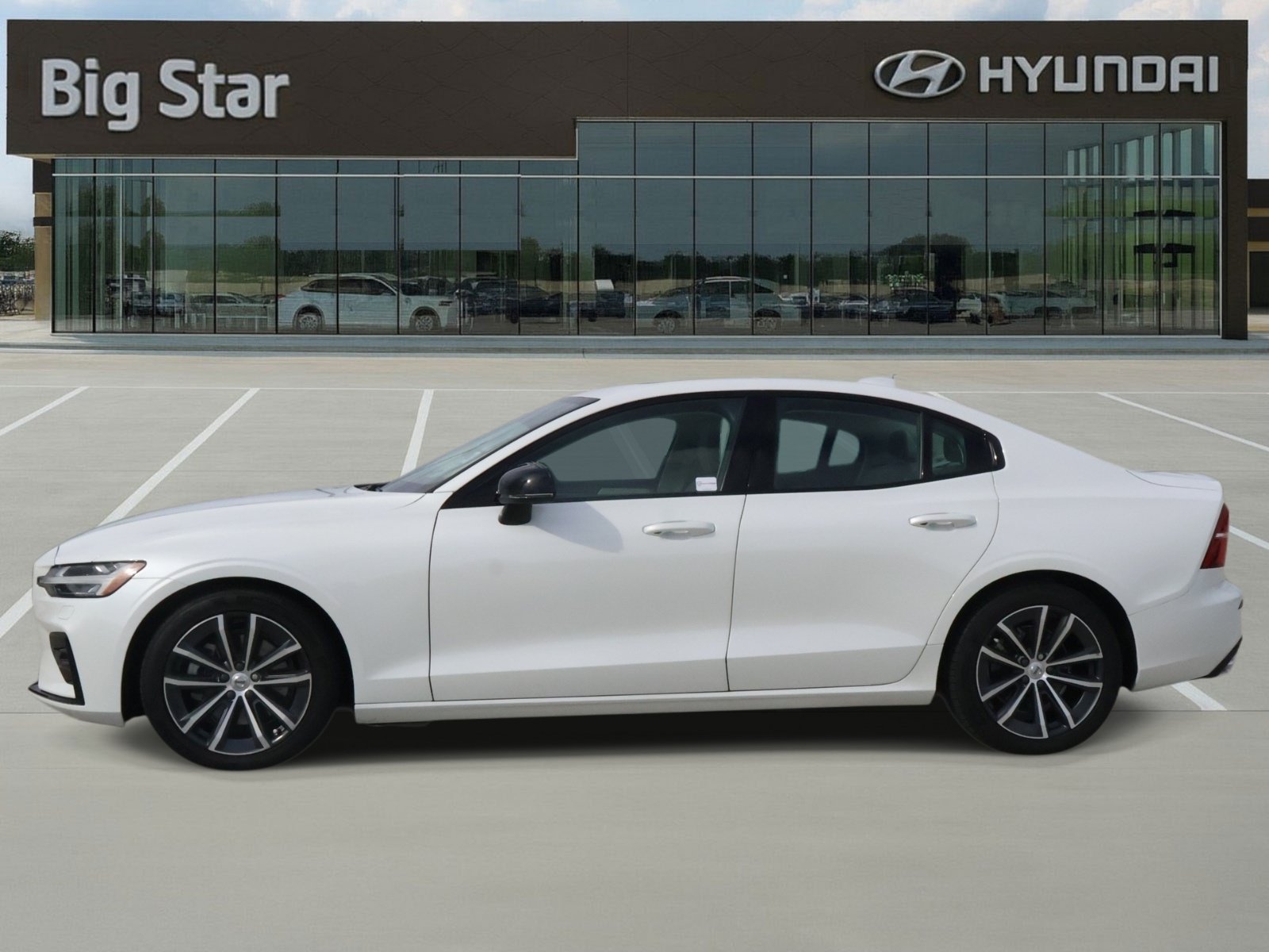 Used 2022 Volvo S60 B5 Momentum AWD/4WD image 2
