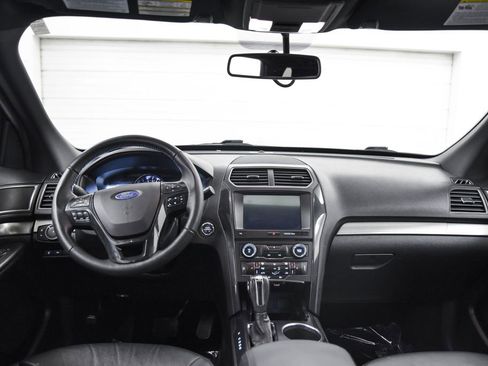 Used 2018 Ford Explorer XLT w/ Equipment Group 202A image 26