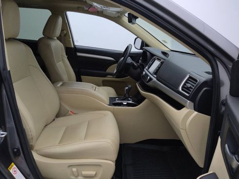 Used 2018 Toyota Highlander XLE image 21