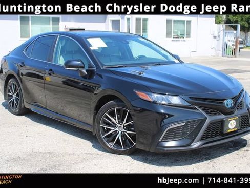 Used 2024 Toyota Camry SE FWD image 1
