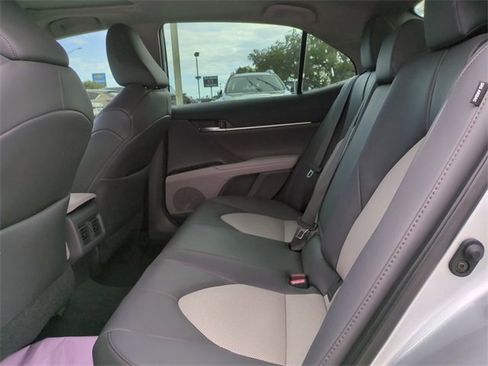 Used 2020 Toyota Camry XLE image 15
