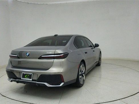 Used 2024 BMW 740i image 67