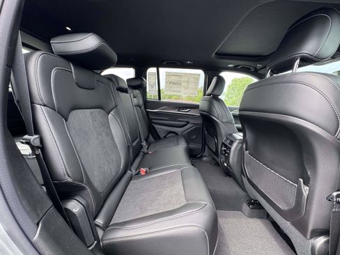 New 2026 Jeep Grand Cherokee Altitude AWD/4WD image 16