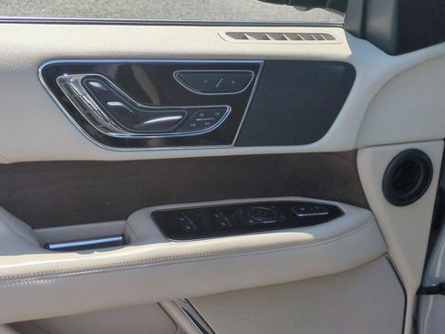 Used 2021 Lincoln Navigator L Reserve AWD/4WD image 23