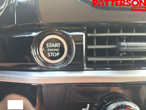 Used 2024 Nissan Pathfinder SV FWD image 9