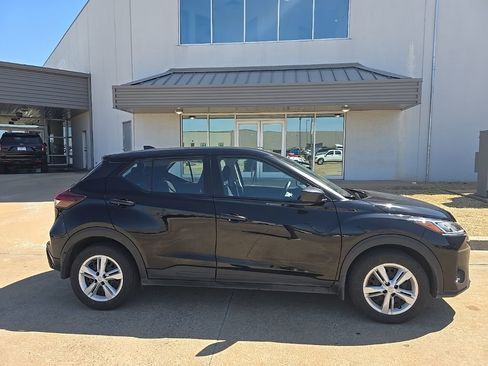 Used 2023 Nissan Kicks S image 5