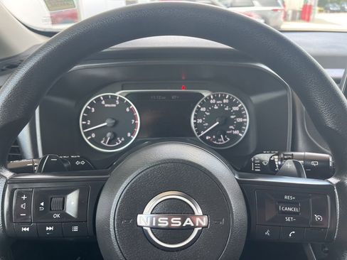 Used 2024 Nissan Rogue S FWD image 11