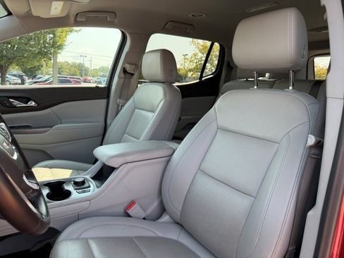 Used 2023 GMC Acadia SLT image 13