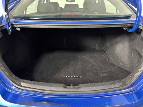 Used 2017 Hyundai Elantra Limited image 30