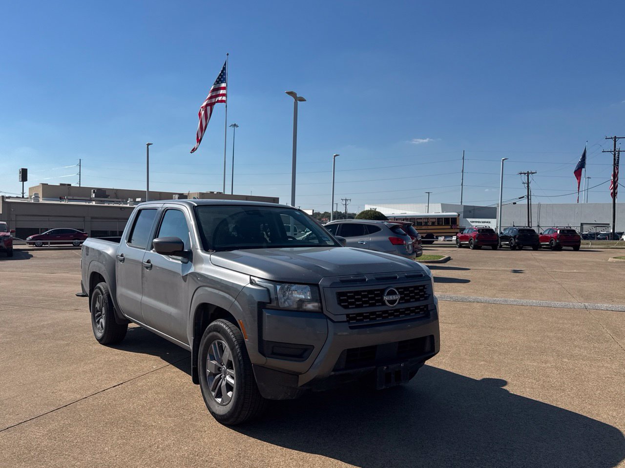 Used 2025 Nissan Frontier SV RWD image 2