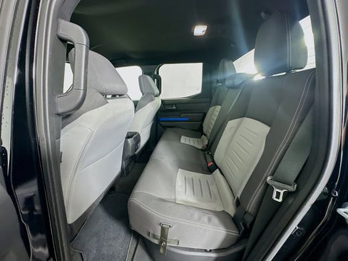 Used 2025 Toyota Tacoma TRD Off-Road image 27